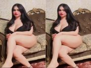 Sexy Paki Girl Shows Pussy
